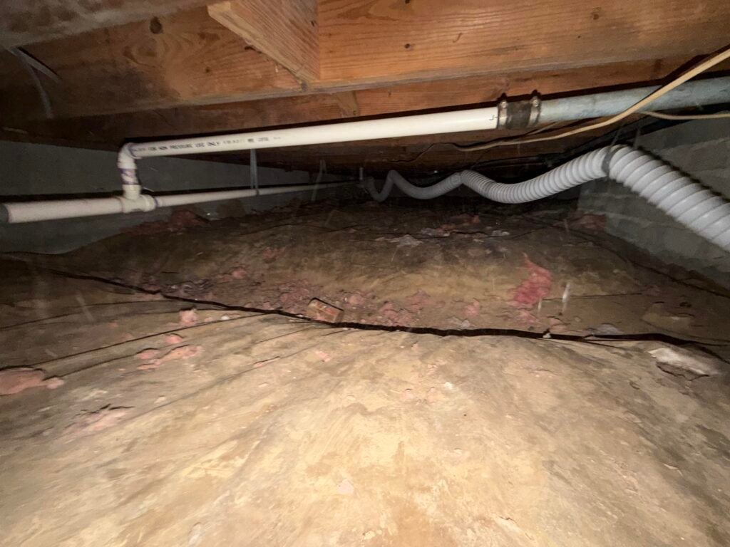 Crawlspace with exposed soil and no vapor barrier